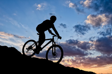 Fototapeta na wymiar cyclist in the sunset