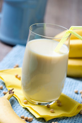Soja-Drink mit Bananengeschmack