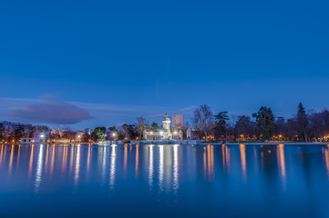 Fototapeta premium The Great Pond on Retiro Park in Madrid, Spain.