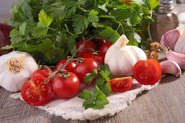 tomato,persil and garlic