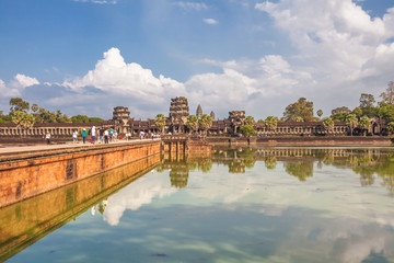 Fototapeta premium Angkor Wat temple in warm sunset light