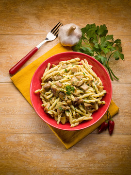 strozzapreti with mushroom