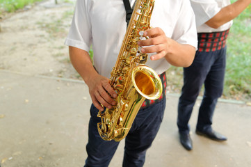 Naklejka premium Musician with Tube