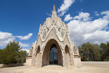 Fototapeta na wymiar Modernistyczny kościół Montferri