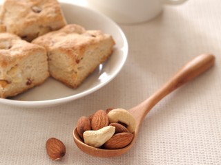 ナッツ入りスコーン