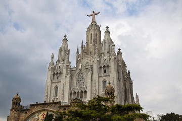Fototapeta na wymiar Kościół Najświętszego Serca Pana Jezusa na górze Tibidabo
