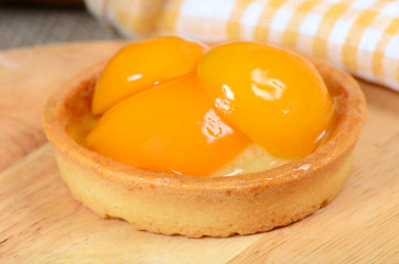 Cake from shortcake dough with apricots