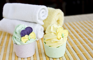 Cupcakes de baño con toallas