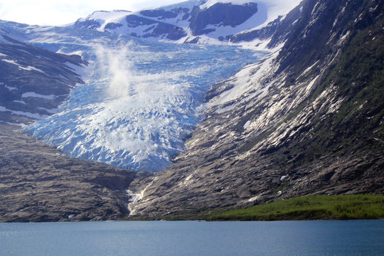The lowest glacier in europe