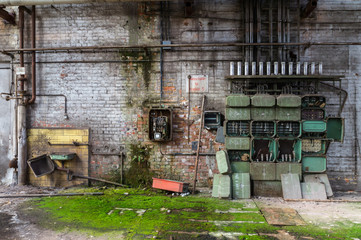 Fototapeta na wymiar Sicherungskasten in einer Alten Fabrik