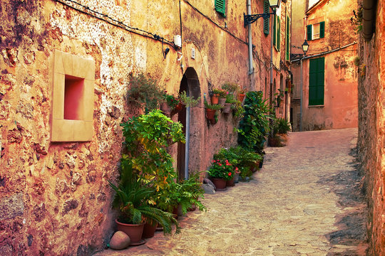 Fototapeta Ancient street in Valldemossa village, Mallorca