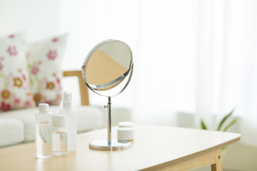 鏡と化粧道具