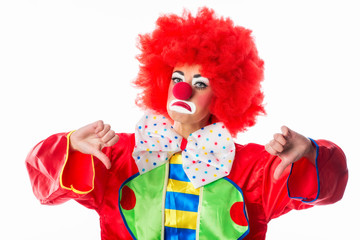Clown zeigt Daumen nach unten