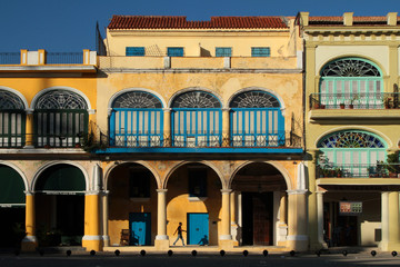 La Place vieille ou Plaza Vieja à la Havane, Cuba