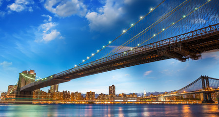 Beautiful skyline of Brooklyn Bridge at sunset - New York City