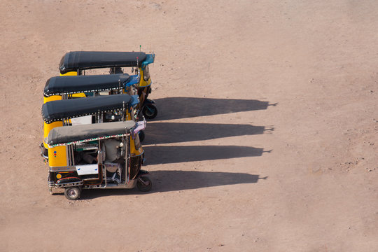 Tuk Tuk - Kunstvolles Schattenspiel