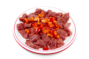 Frisches Gulasch Fleisch mit Paprikawürfel