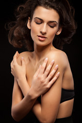 Fototapeta premium Beautiful Brunette Girl. Healthy Long Hair and perfect Makeup 