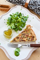 Quiche Lorraine und Feldsalat