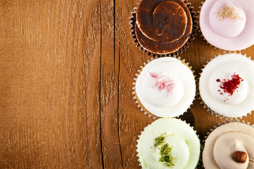 cupcakes on wooden background