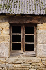 Hintergrund renovierungsbedürftiges Holzfenster