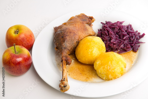 &amp;quot;Gänsekeule mit Rotkohl und Klößen&amp;quot; Stockfotos und lizenzfreie Bilder ...