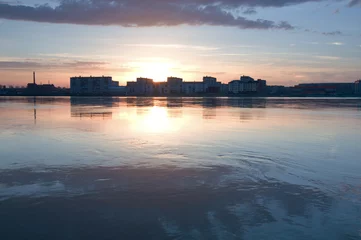 Photo sur Plexiglas Ville sur leau Panorama of city, sunset and river