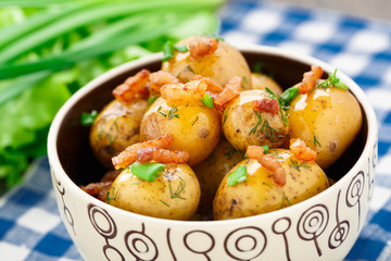 Potato with bacon and herbs
