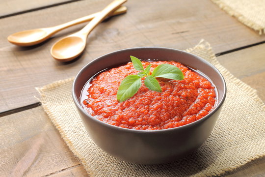 Tomato Sauce With Basil