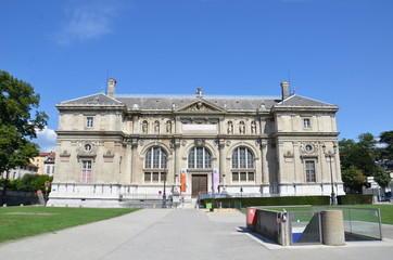 Fototapeta na wymiar Stara Biblioteka Muzeum, Place de Verdun, Grenoble