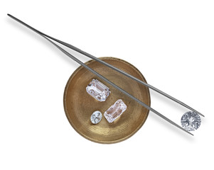 diamonds in a working tray and tweezers