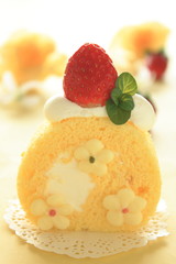 苺のロールケーキ
