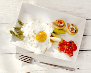 fried egg with asparagus