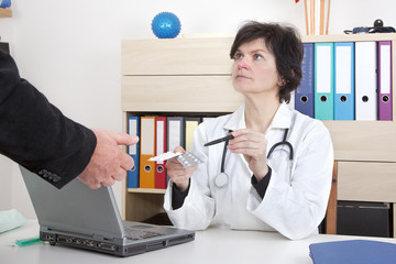 Doctor explains the tablets