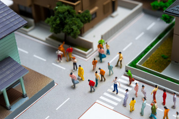 交差点と大勢の人々