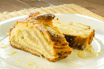 Torta farcita con mele cotogne