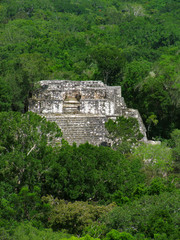 Fototapeta na wymiar Świątynia w Calakmul