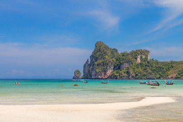 Fototapeta na wymiar Beautiful bay of Phi Phi island Thailand