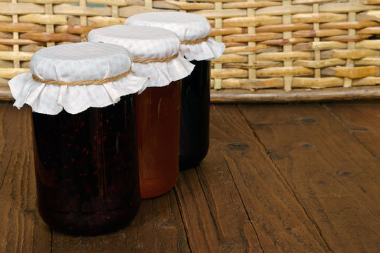 Set of three conserve jars