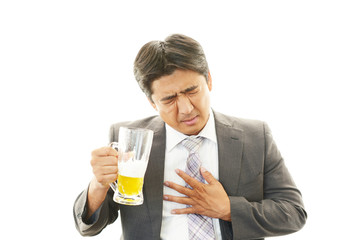 ビールを飲みすぎたサラリーマン
