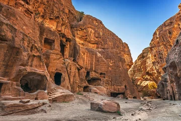 Photo sur Plexiglas moyen-Orient Cave dwellings in the canyon of Little Petra