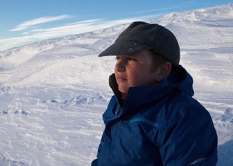 Fototapeta na wymiar Boy in the snow mountain