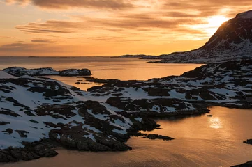Fototapete Arktis Blick auf den Sonnenuntergang bei Sisimiut, Grönland.