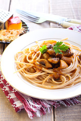 Wholewheat spaghetti and mushrooms