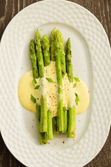 Grilled asparagus with hollandaise sauce.