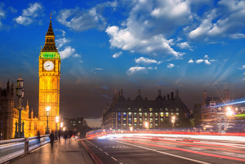 Fototapeta na wymiar Piękne kolory Big Ben z Westminster Bridge na zmierzchu - Lo