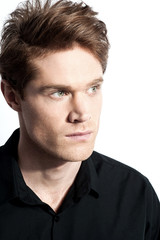 Obraz premium Smart young man looking away