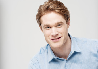 Obraz premium Studio shot of smart young guy