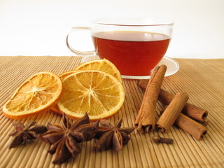 Rotbuschtee mit Gewürzen