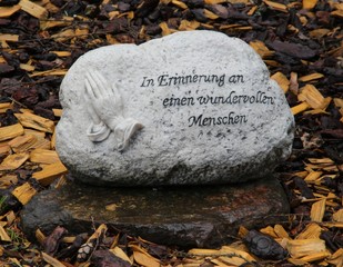 Gedenkstein auf dem Friedhof